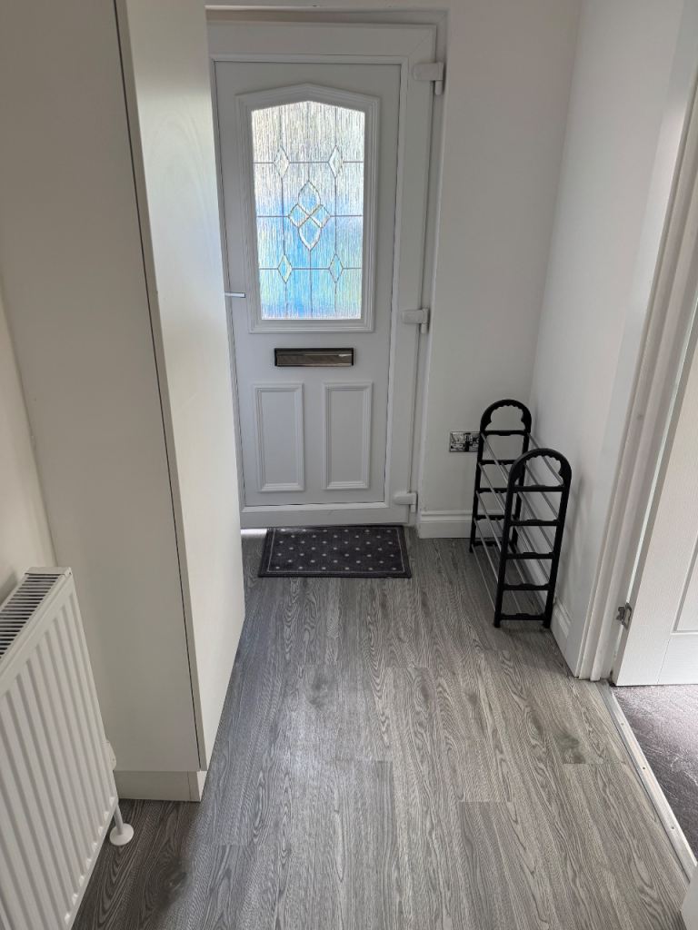 Flat Invergordon Avenue in Glasgow