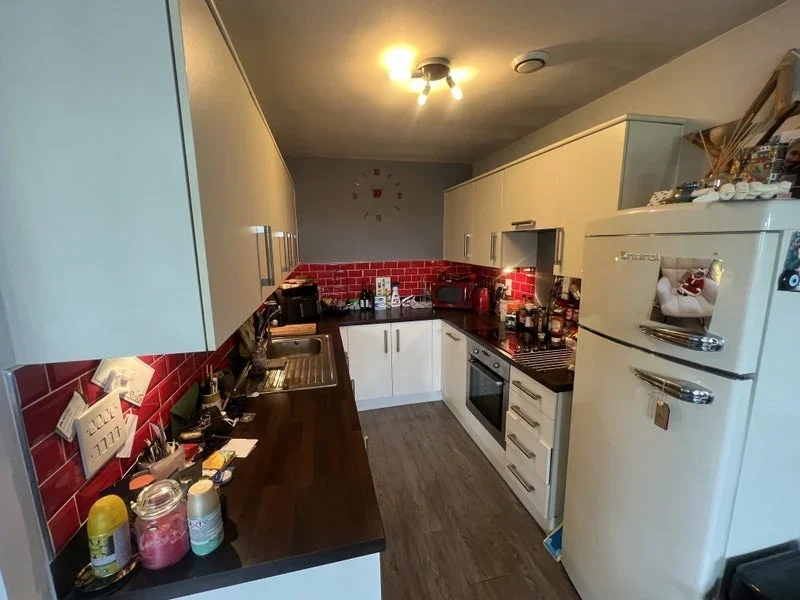 Flat Schoolgate Drive in Greater London
