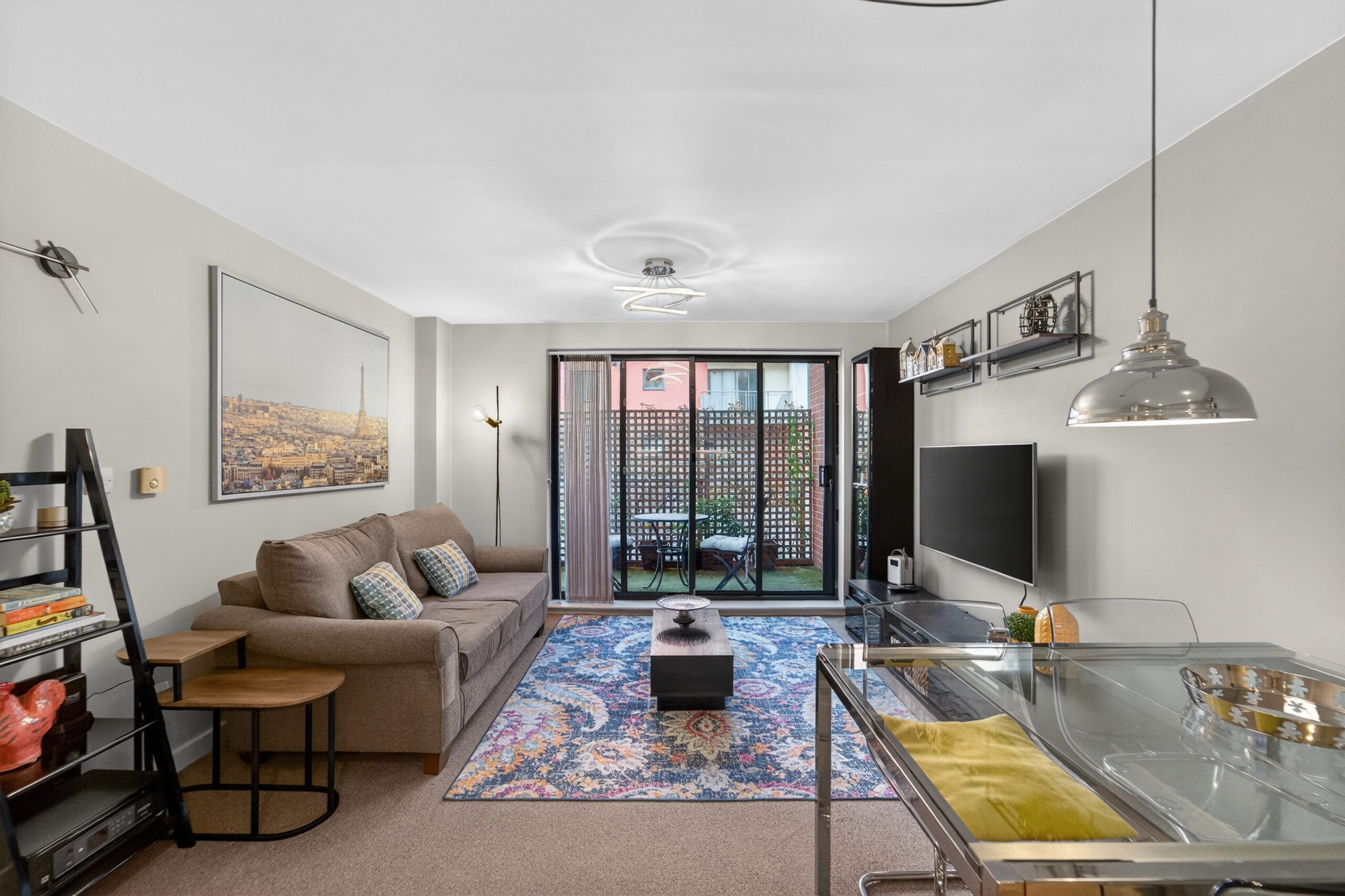 Flat Spring Place in Greater London