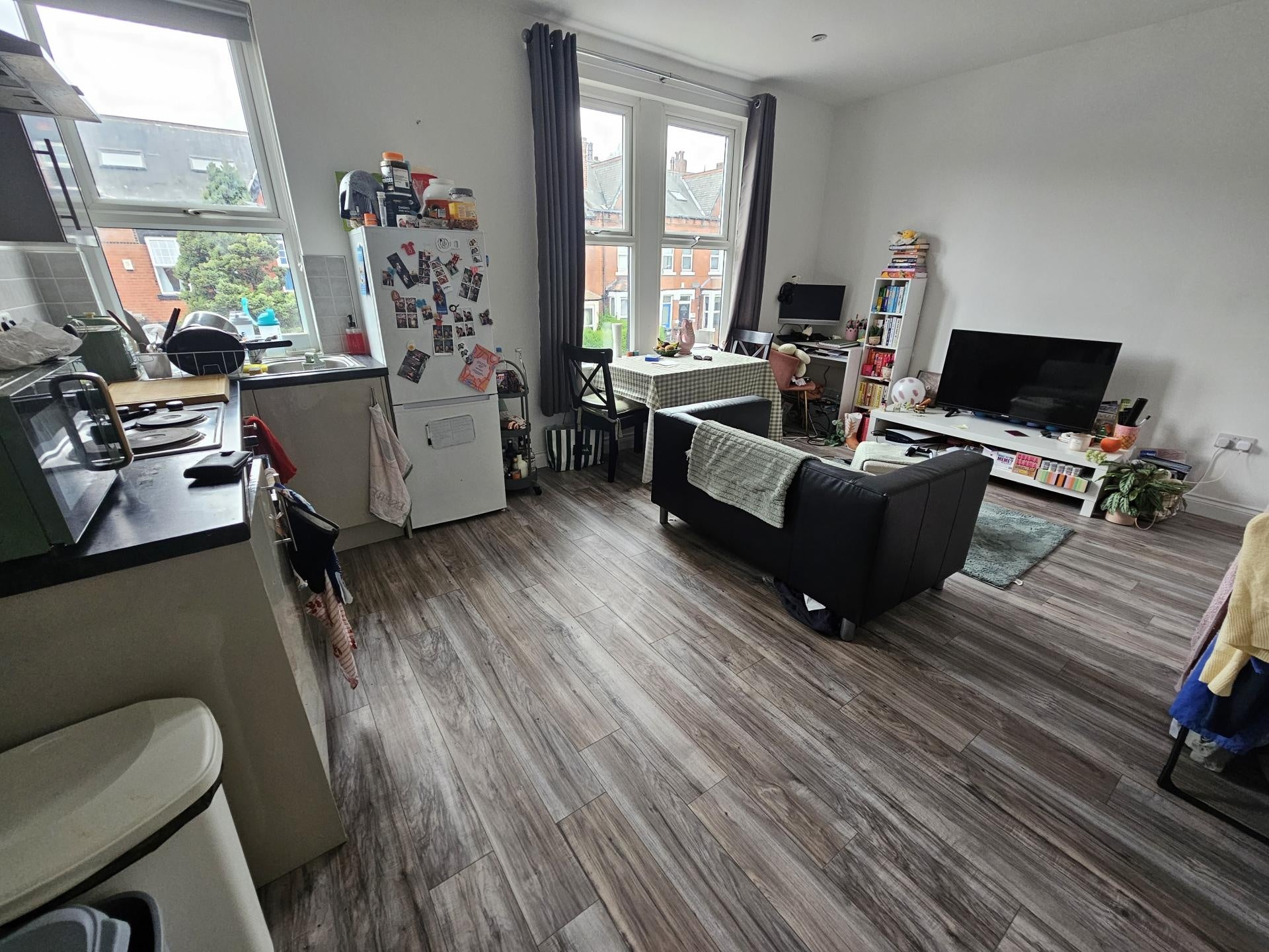 Flat Estcourt Terrace in Leeds