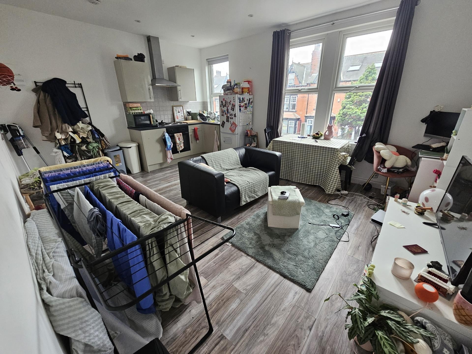 Flat Estcourt Terrace in Leeds