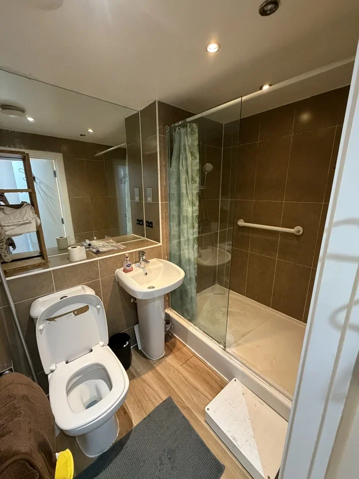 Room Brighton Road in Greater London