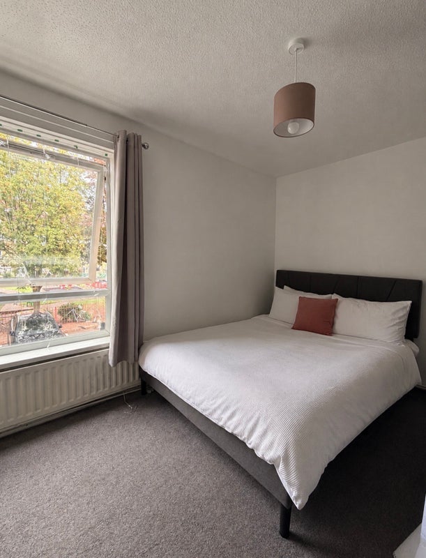 Room Lovelinch Close in Greater London