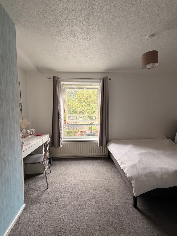 Room Lovelinch Close in Greater London