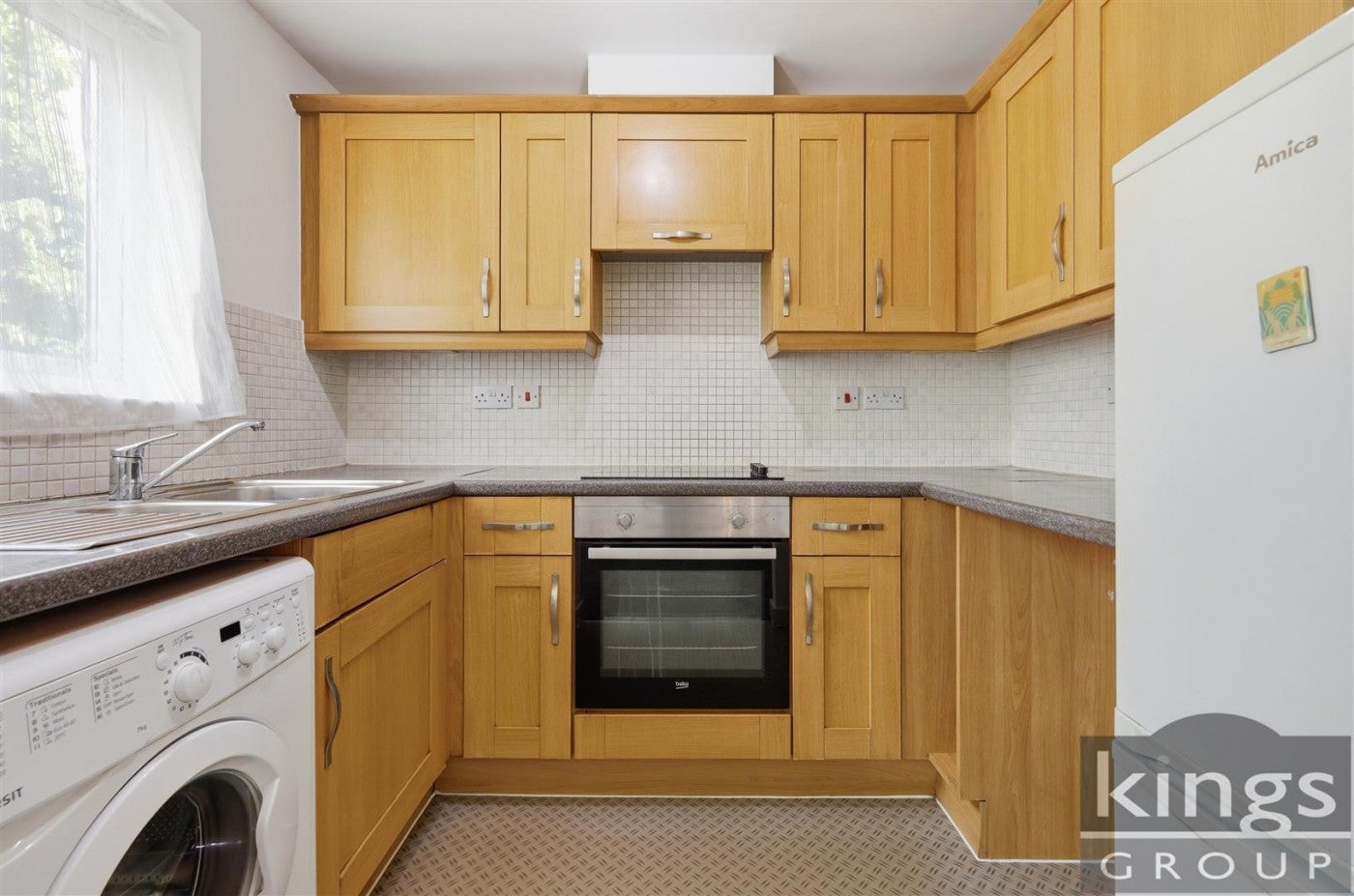 Flat Enstone Road in Greater London