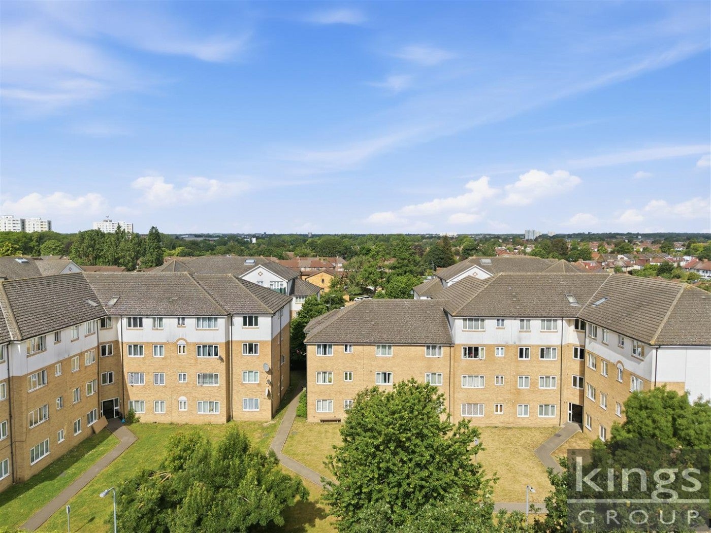 Flat Enstone Road in Greater London