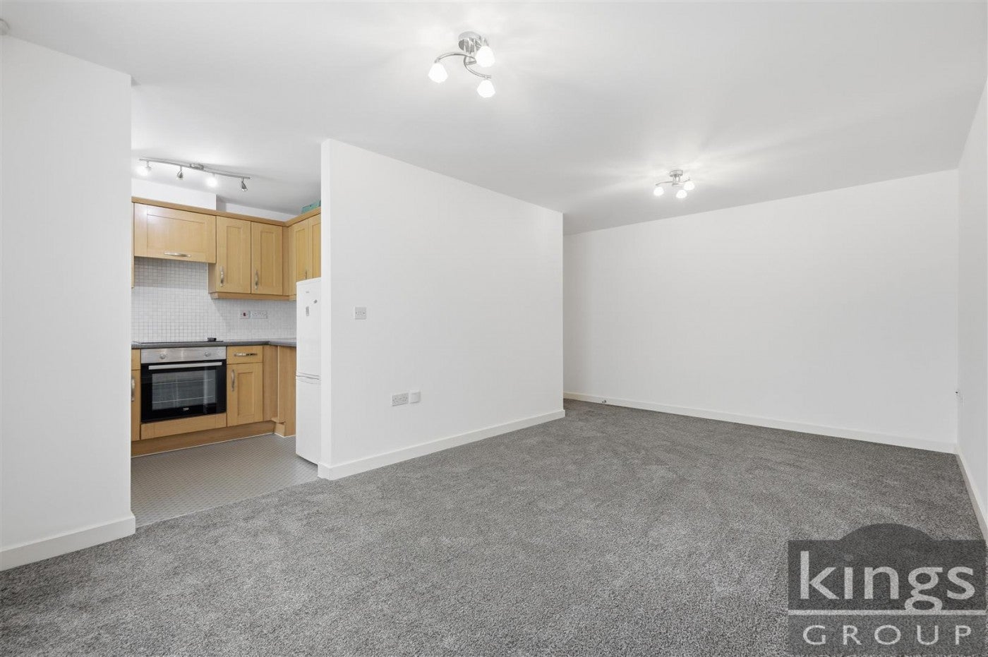 Flat Enstone Road in Greater London