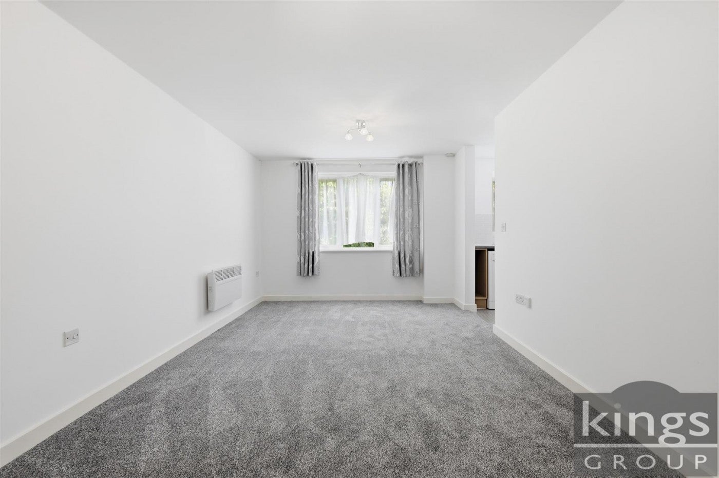 Flat Enstone Road in Greater London