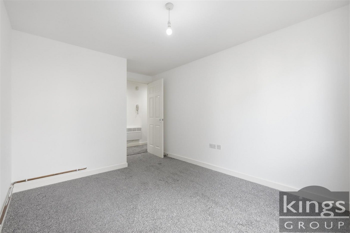 Flat Enstone Road in Greater London