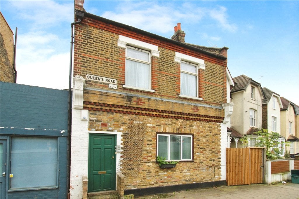 Flat Haydons Road in Greater London