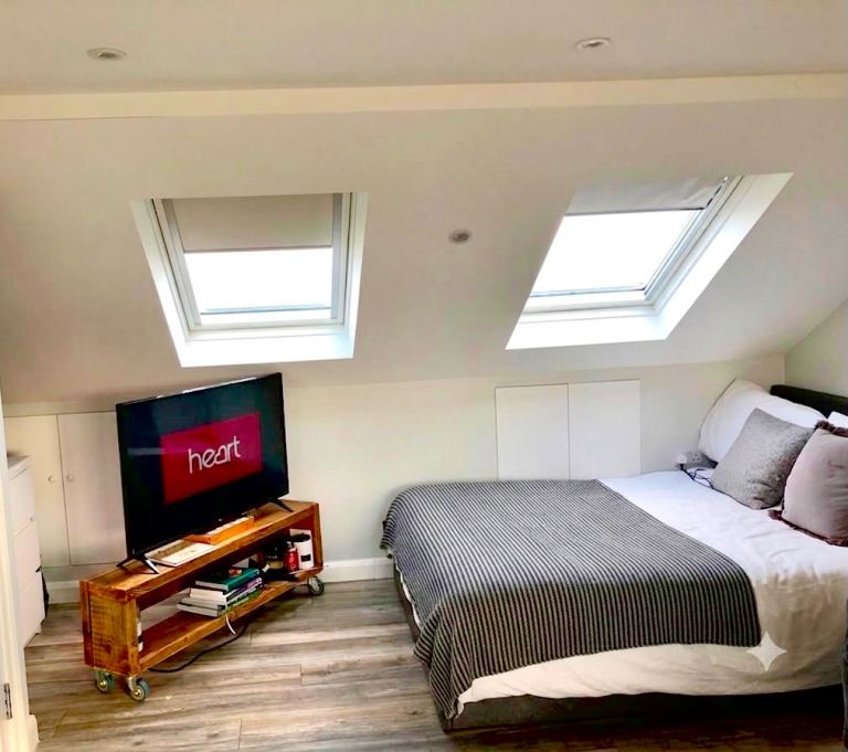 Room Fouracres in Greater London