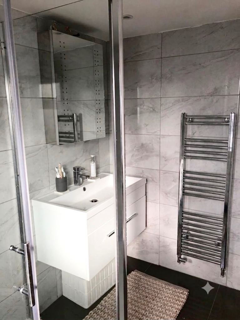 Room Fouracres in Greater London