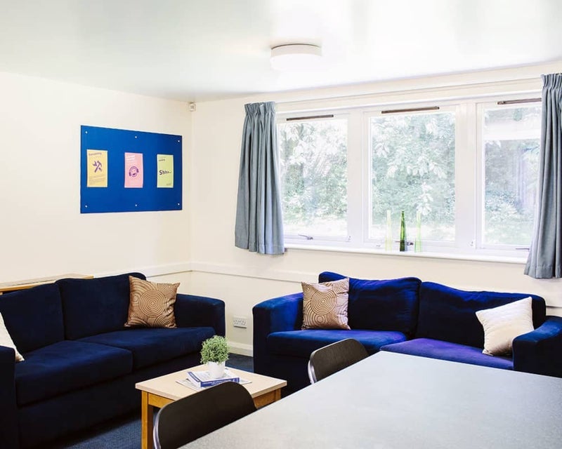 Room Queens Hospital Close in Birmingham