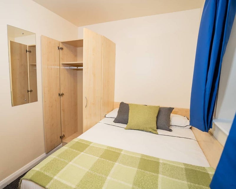 Room Queens Hospital Close in Birmingham
