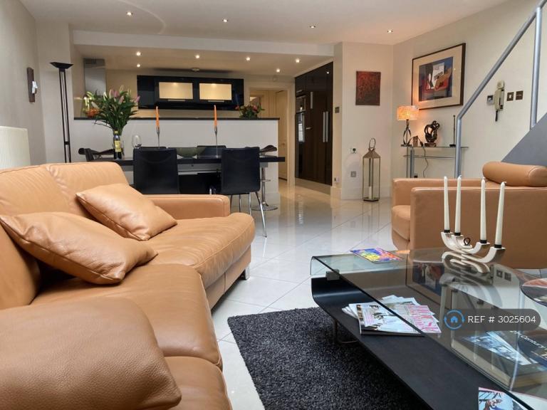 Flat St Andrew's Place in Greater London