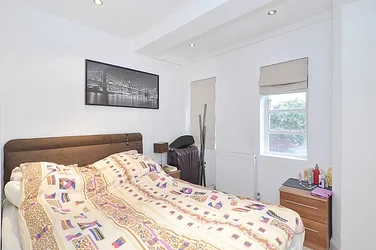 Flat Draycott Avenue in Greater London