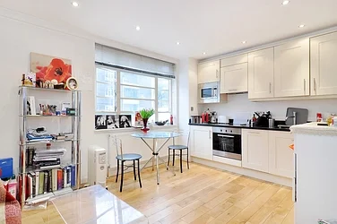 Flat Draycott Avenue in Greater London