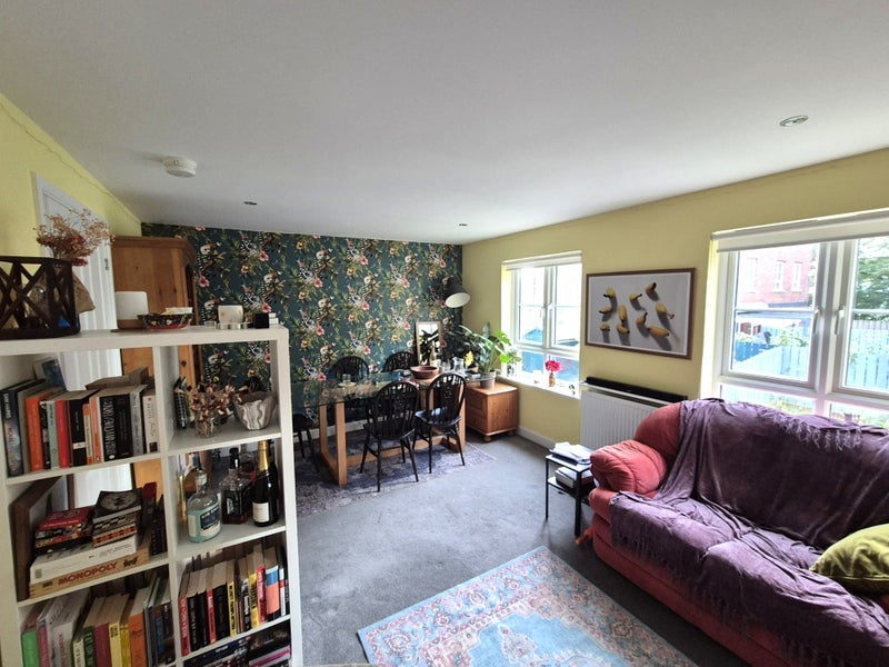Room Kintore Road in Glasgow