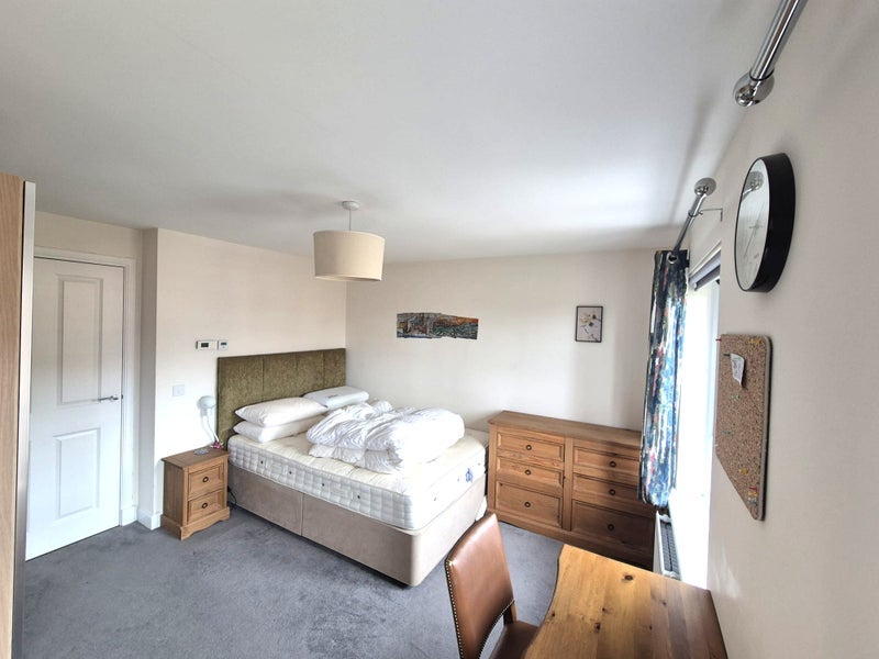 Room Kintore Road in Glasgow