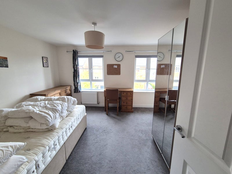 Room Kintore Road in Glasgow