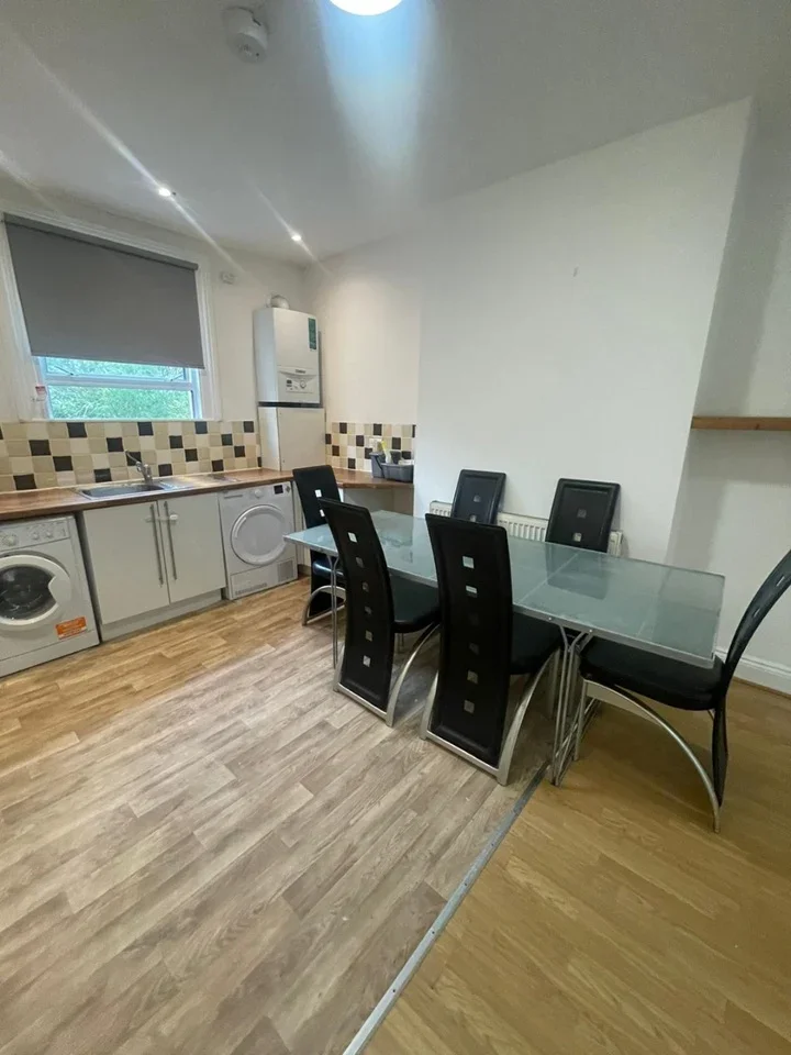 Flat Josephine Avenue in Greater London