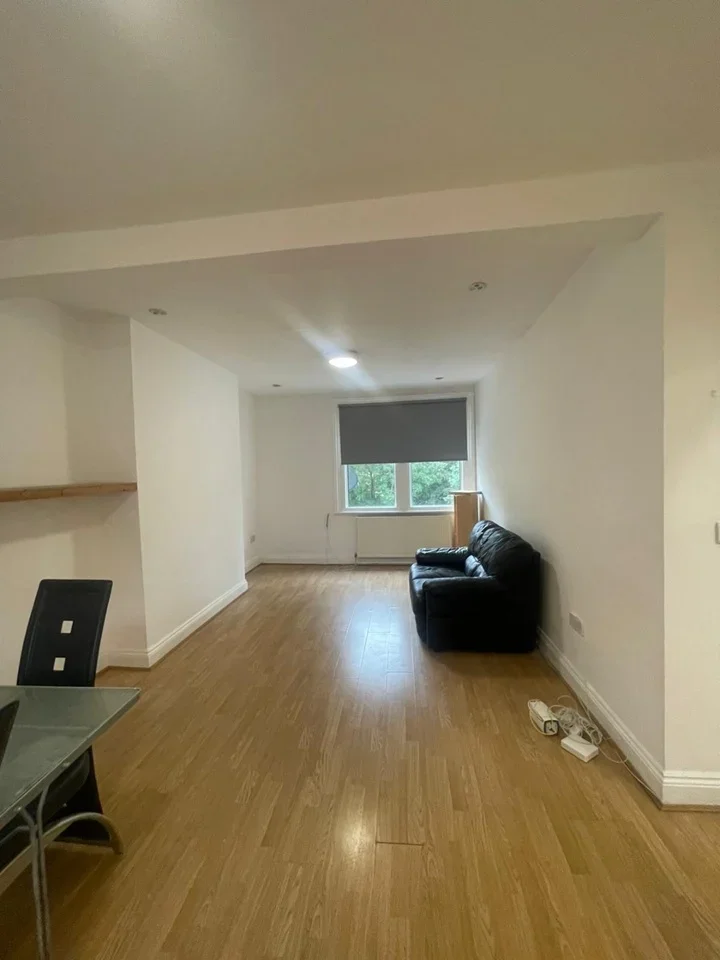 Flat Josephine Avenue in Greater London