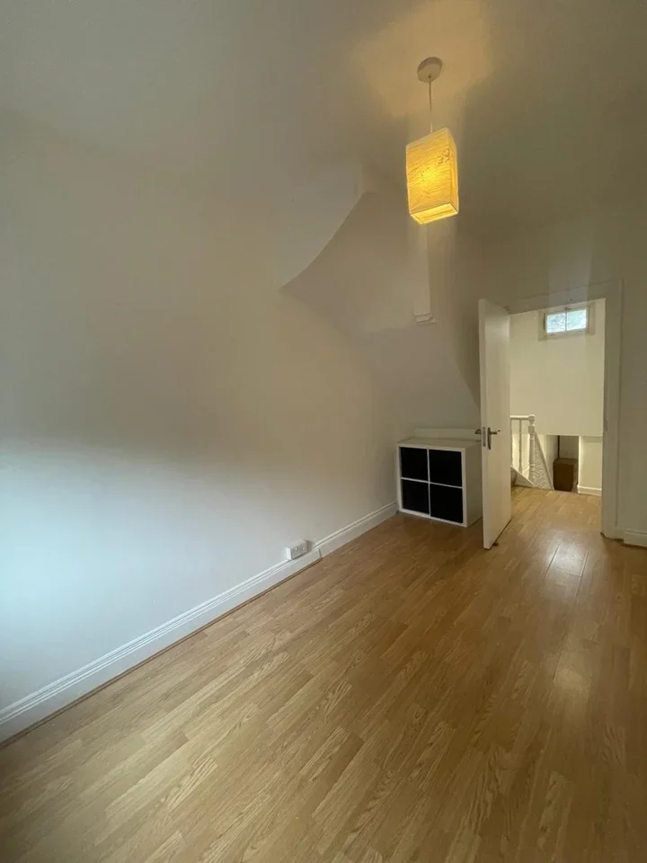 Flat Josephine Avenue in Greater London