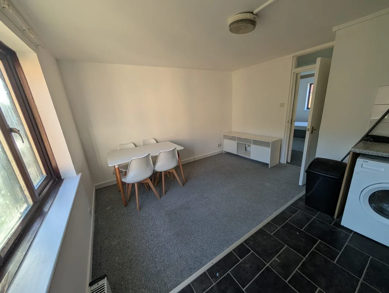 Flat Spring Close in Greater London