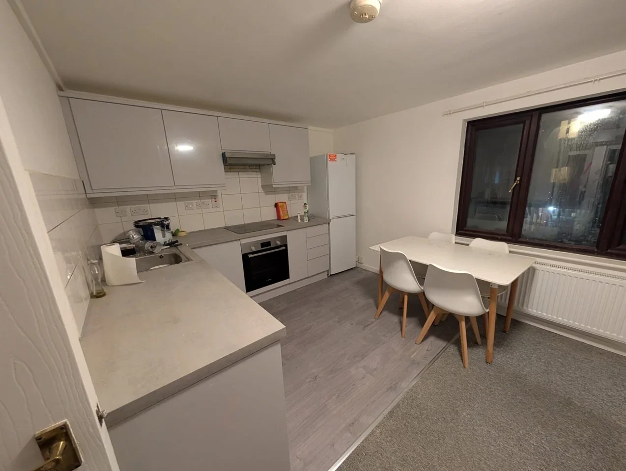 Flat Spring Close in Greater London