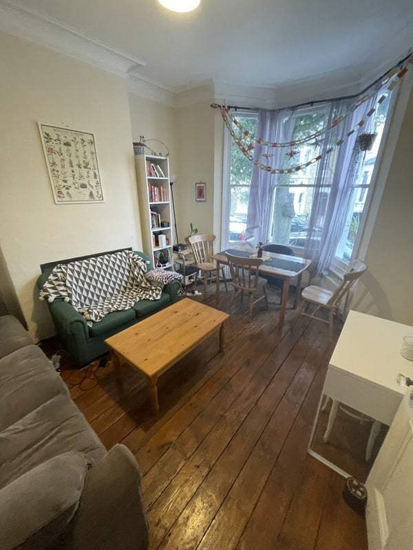 Room Averill Street in Greater London