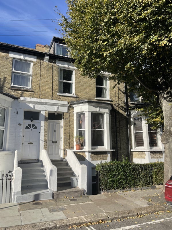 Room Averill Street in Greater London