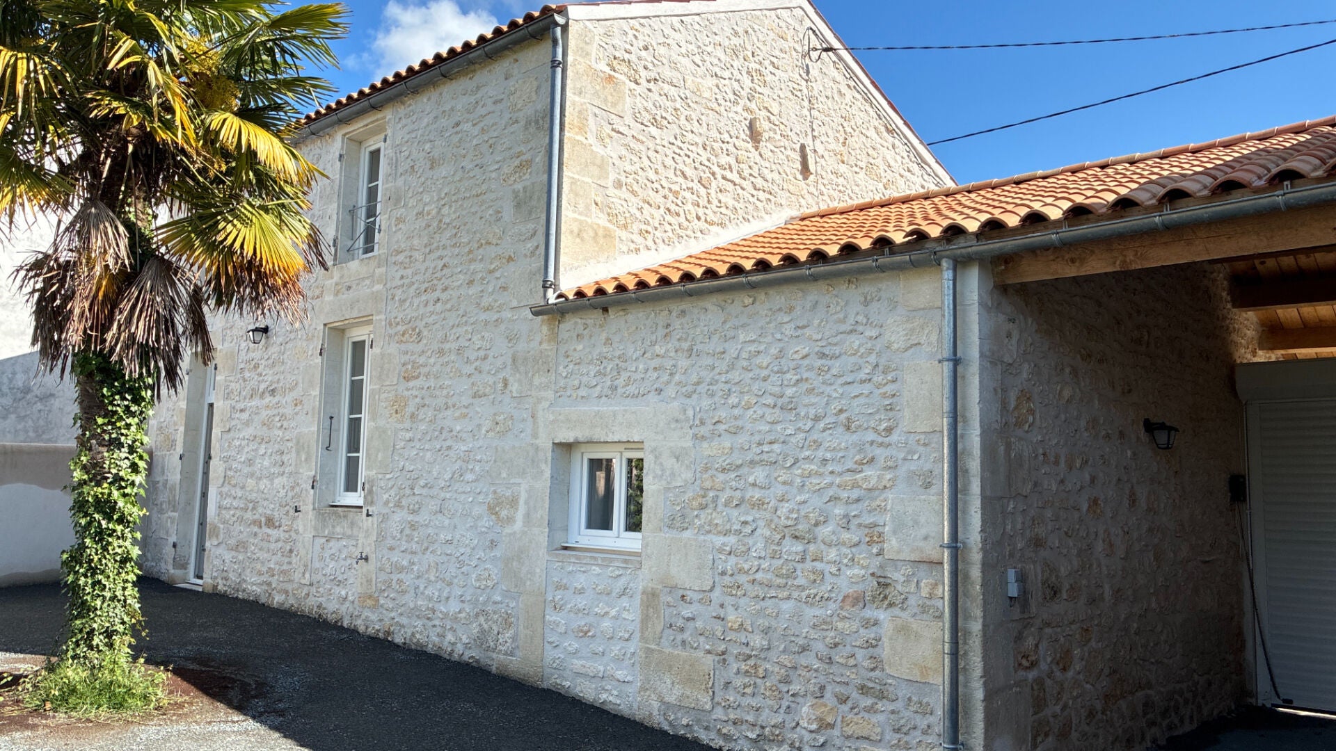 Maison Avenue Bernard Chambenoit à Pont-l'Abbé-d'Arnoult