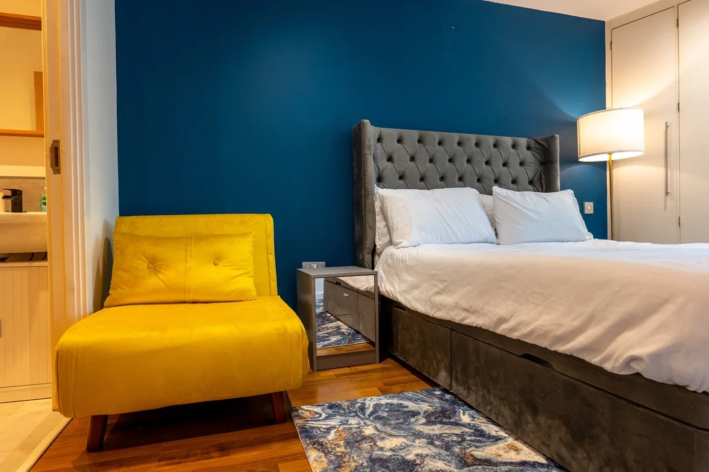 Room Welland Street in Greater London
