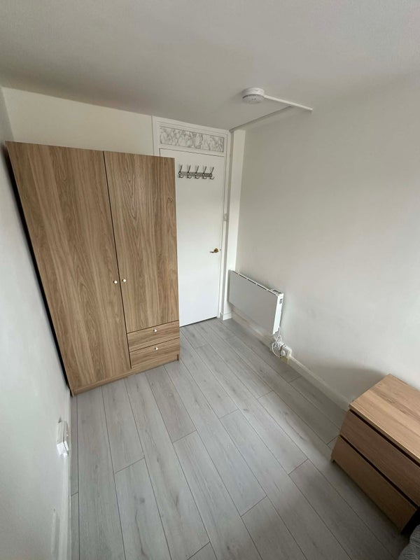 Room Bakersfield in Greater London