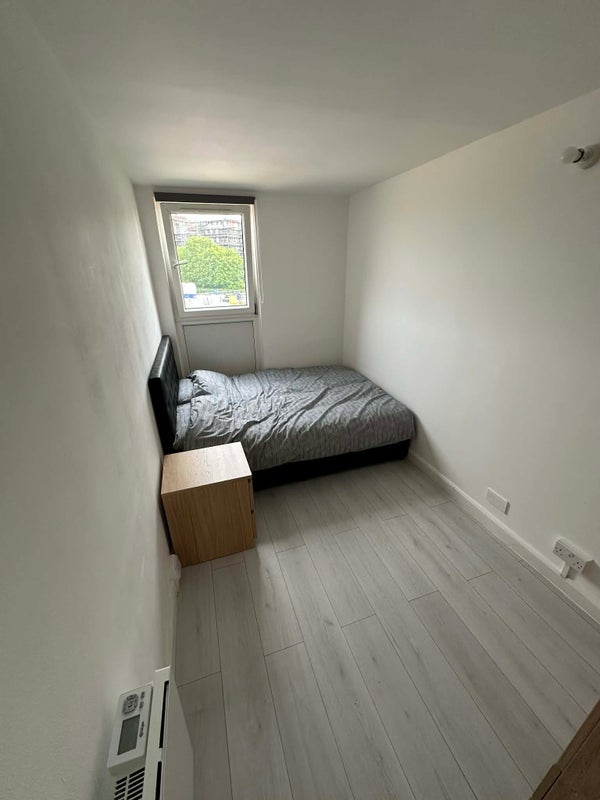 Room Bakersfield in Greater London