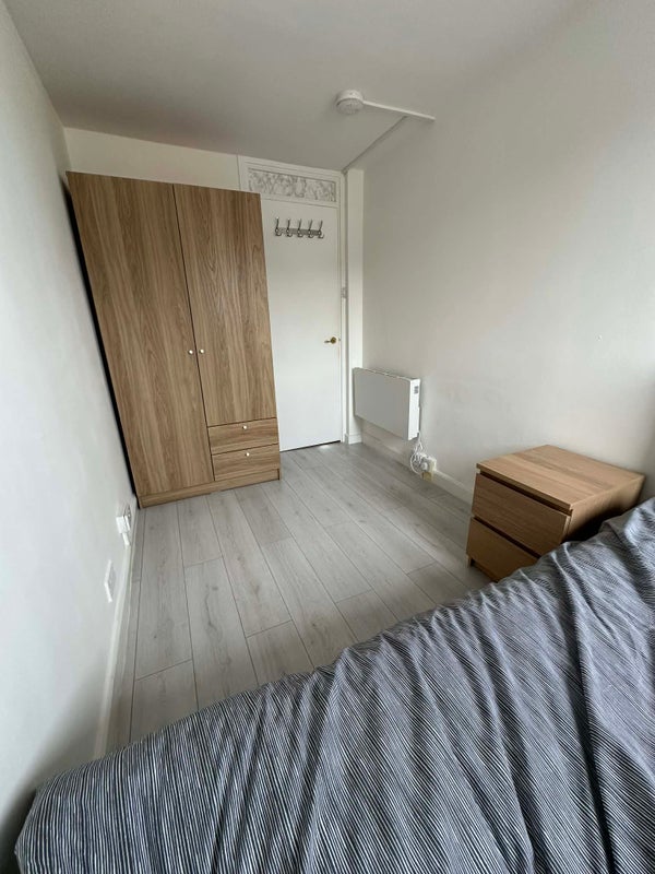 Room Bakersfield in Greater London