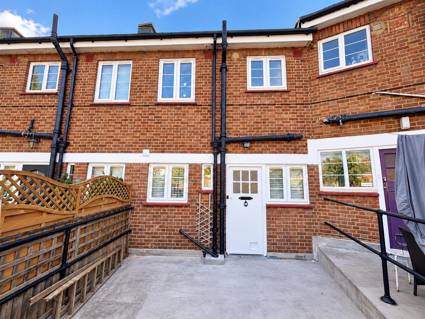 Flat Hampden Square in Greater London