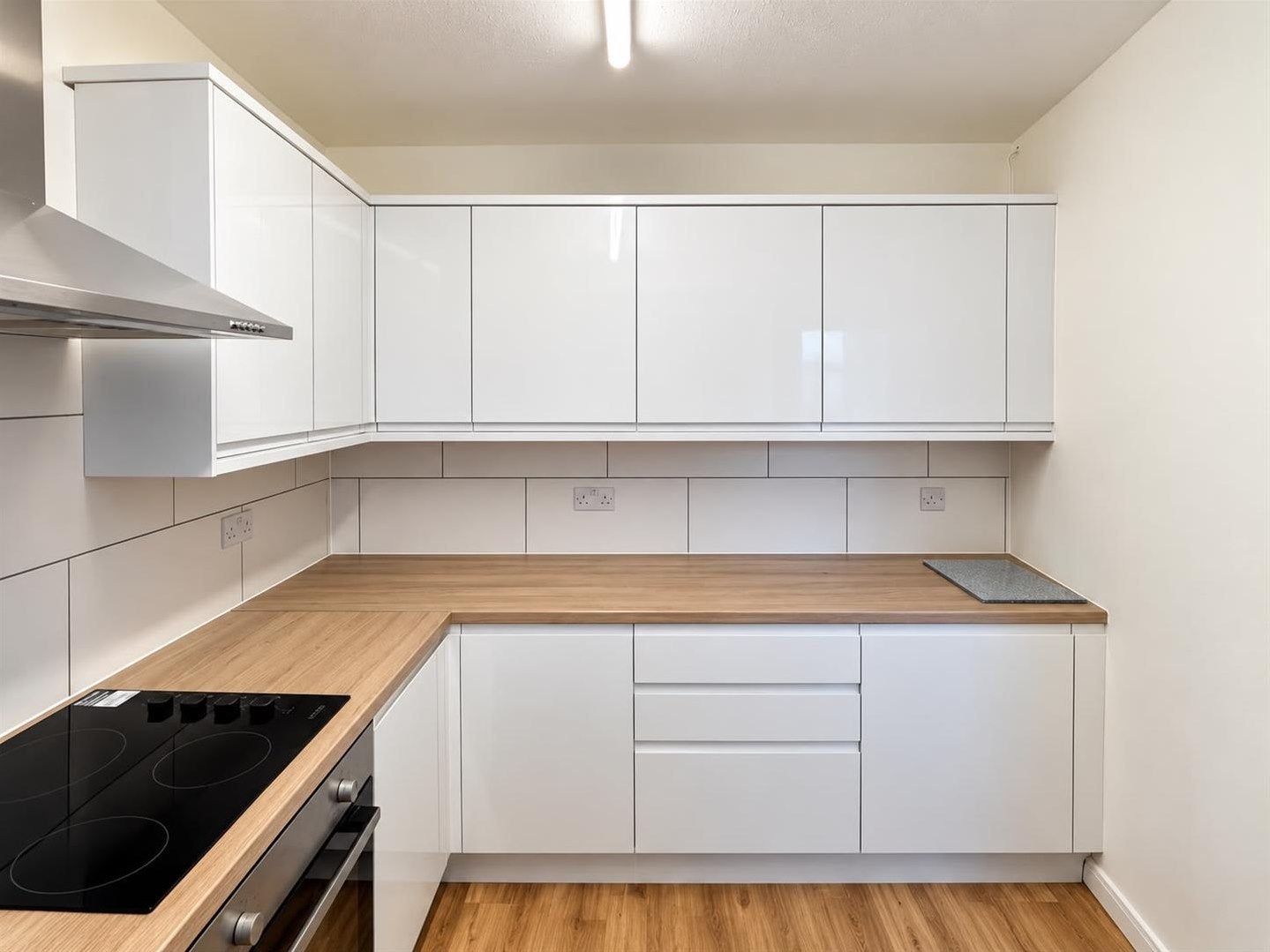 Flat Hampden Square in Greater London