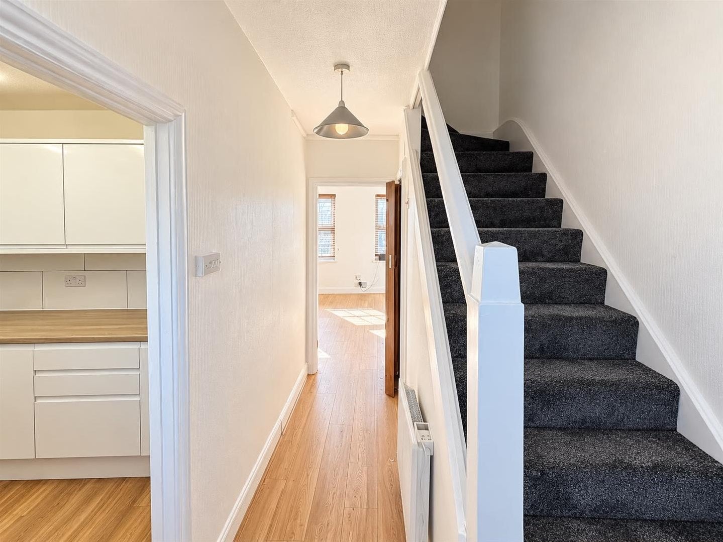 Flat Hampden Square in Greater London