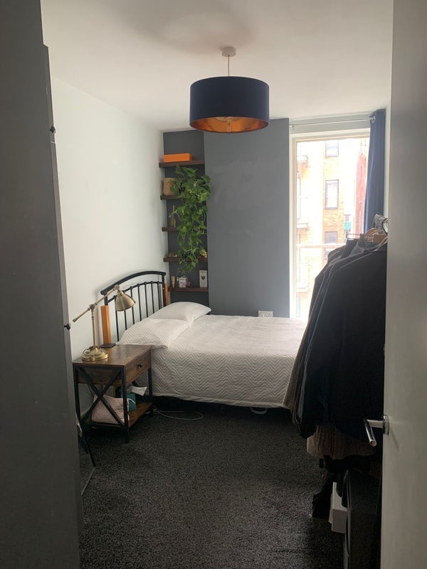 Flat Morris Road in Greater London