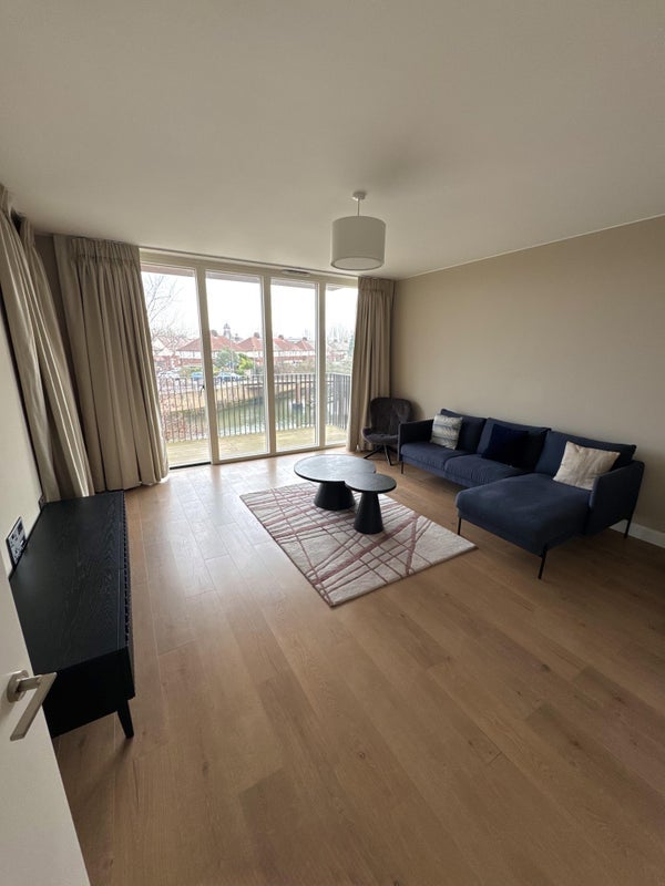 Flat Copperworks Wharf in Greater London