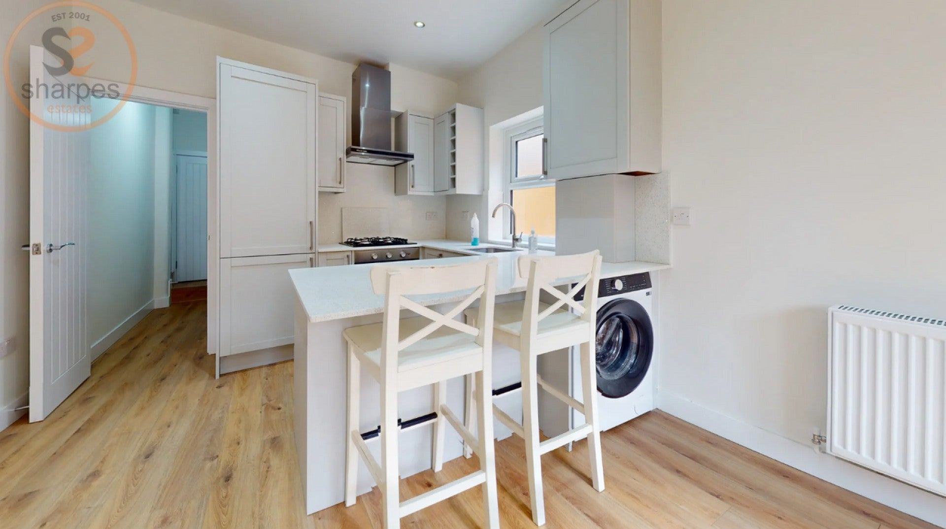 Flat Fortescue Road in Greater London