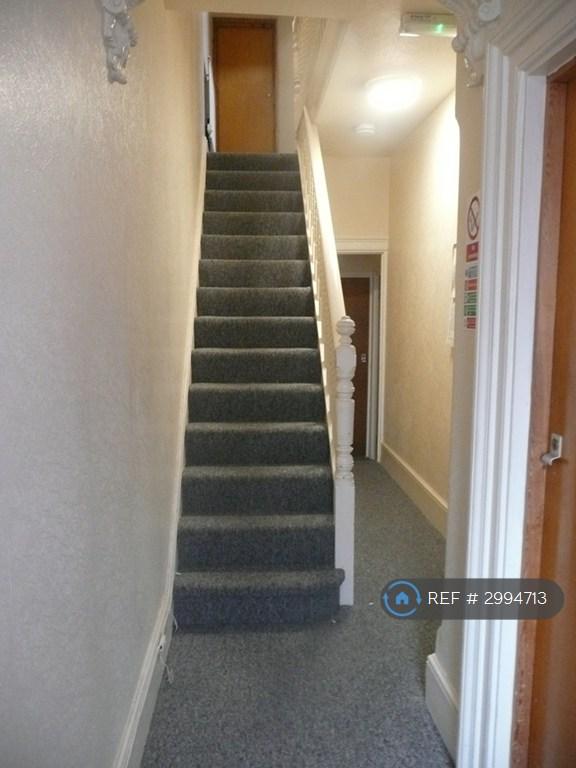 Room Manor Road in Aylesbury