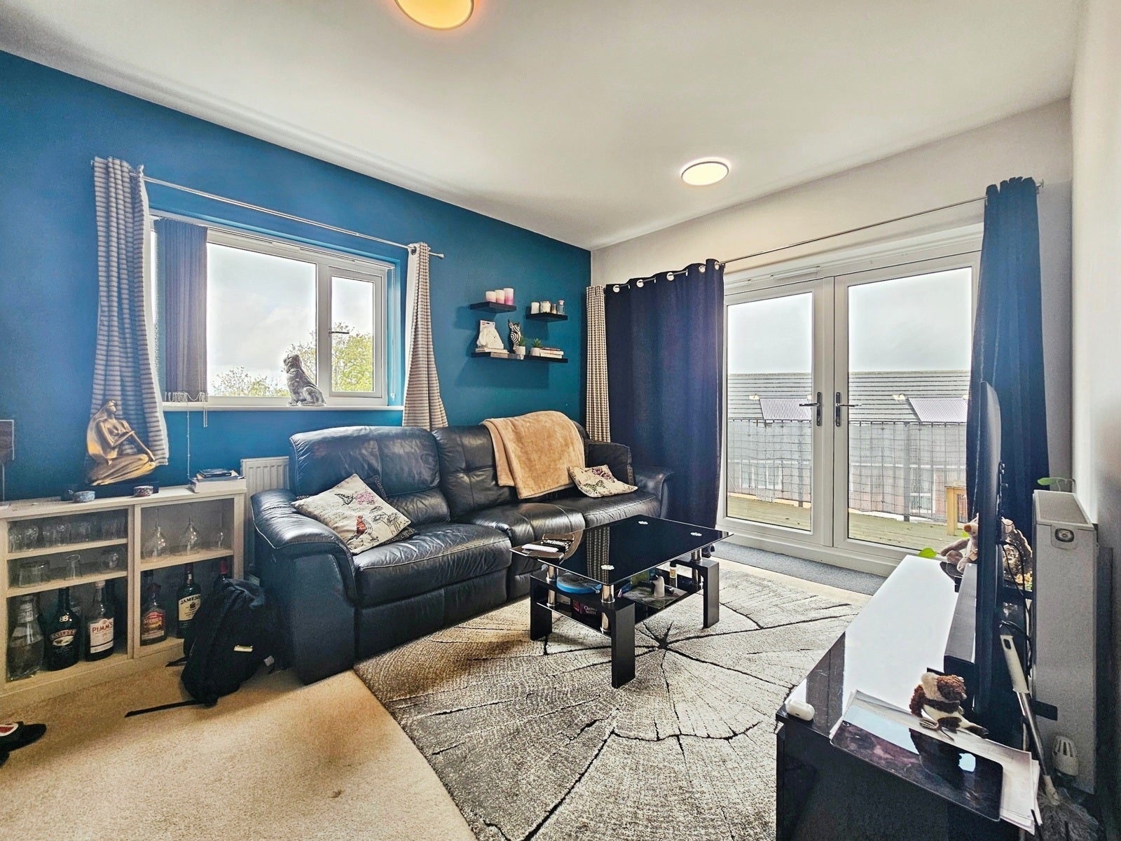 Flat Shaw Close in Borough of Spelthorne