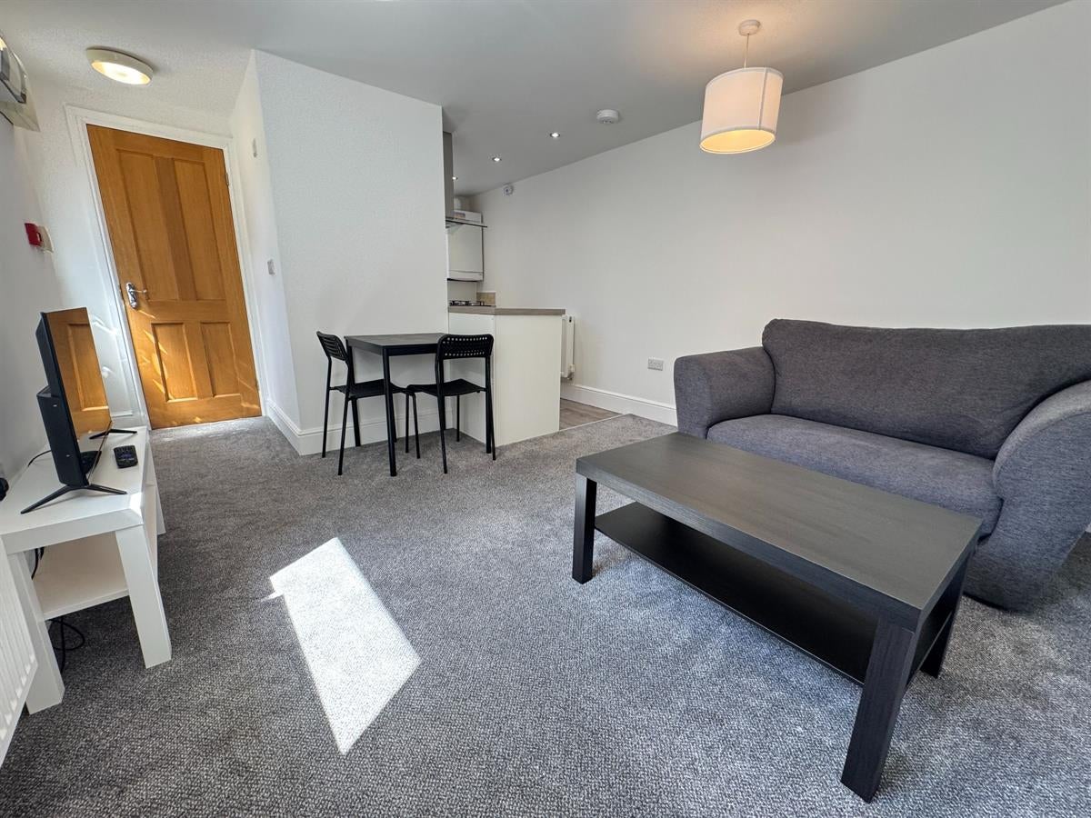 Room Musters Road in Nottingham