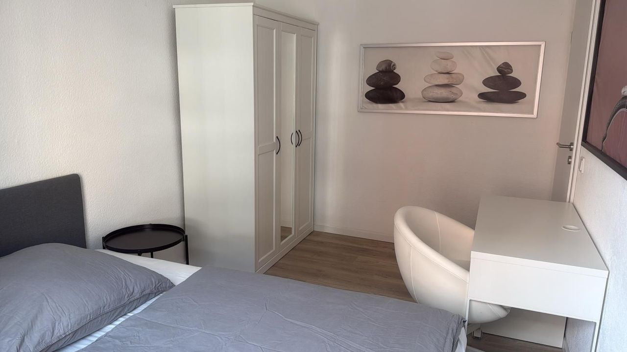 Zimmer Rather Straße in Düsseldorf
