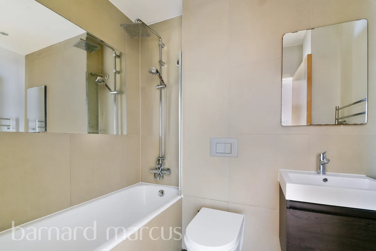 Flat Kingsway in Greater London