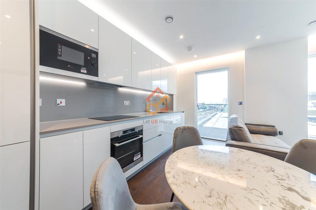 Flat Lanchester Way in Greater London