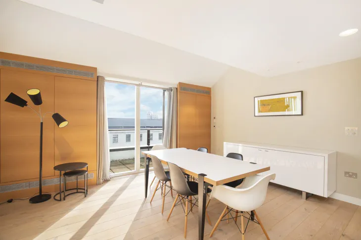 Flat Kingsway in City of Westminster