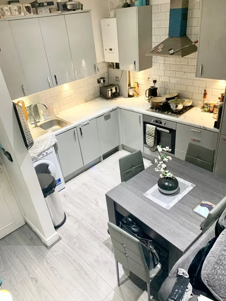 Flat Carswell Road in Greater London